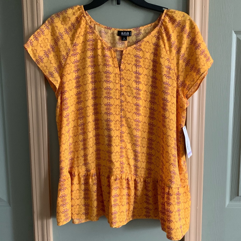 Woman’s petite Lg shirt ANA brand